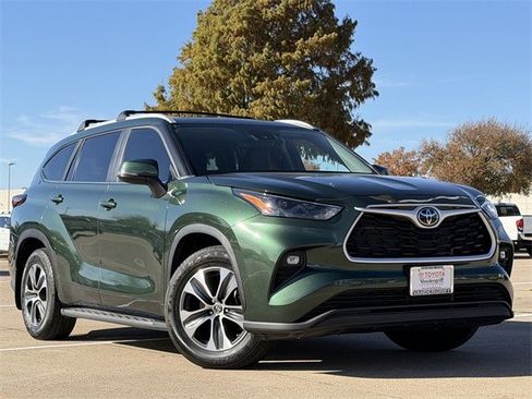 Certified 2024 Toyota Highlander XLE image 2