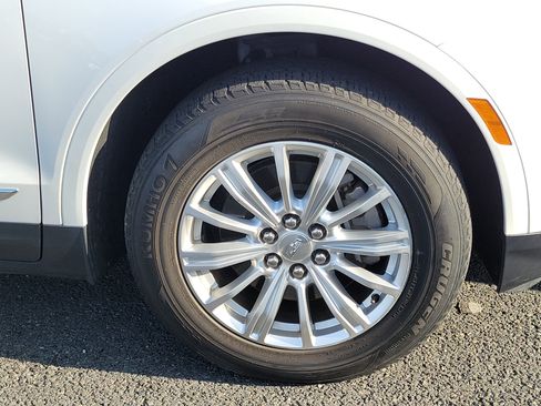 Used 2019 Cadillac XT5 FWD image 3