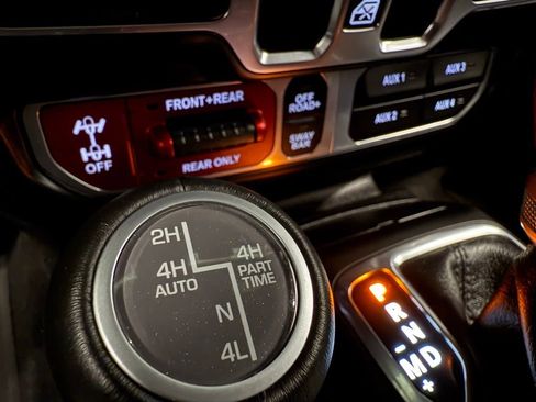 Used 2024 Jeep Wrangler Unlimited Rubicon AWD/4WD image 32