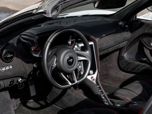 Used 2024 McLaren 750S Spider image 22