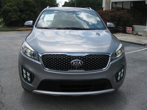 Used 2017 Kia Sorento SX FWD image 2