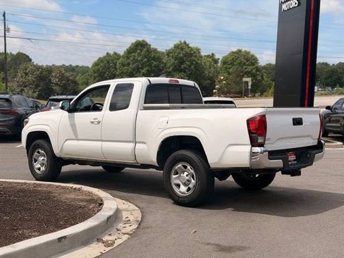 Used 2018 Toyota Tacoma SR5 RWD image 9