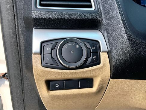 Used 2017 Ford Explorer XLT w/ Equipment Group 202A FWD image 36