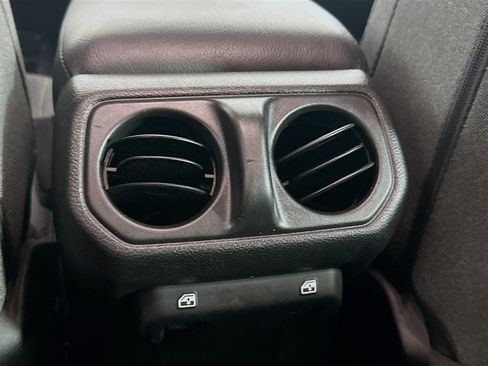 Used 2025 Jeep Wrangler Willys image 25