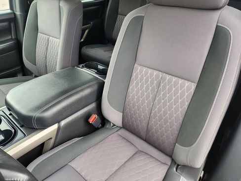 Used 2024 Nissan Titan SV w/ SV Bronze Edition Package image 8