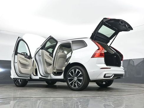 Used 2023 Volvo XC60 B5 Plus image 55