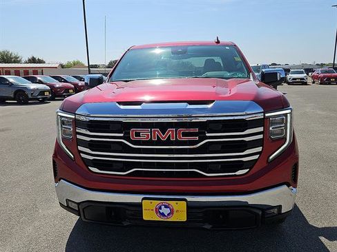 Used 2025 GMC Sierra 1500 SLT image 8