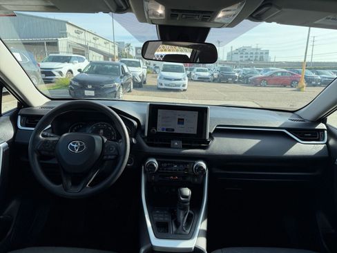 Used 2025 Toyota RAV4 XLE image 34