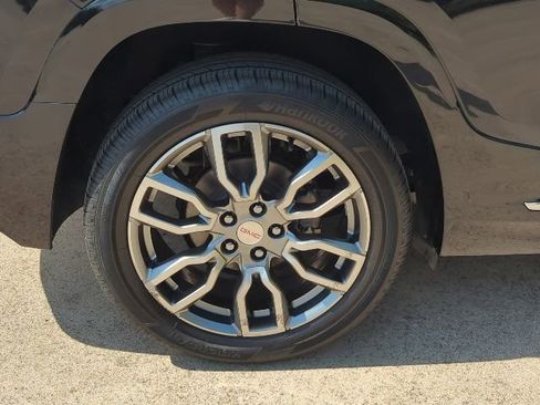 Used 2022 GMC Terrain Denali w/ Denali Premium Package image 3