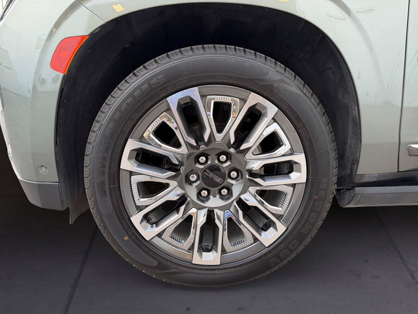 Used 2024 GMC Yukon XL Denali Ultimate AWD/4WD image 14