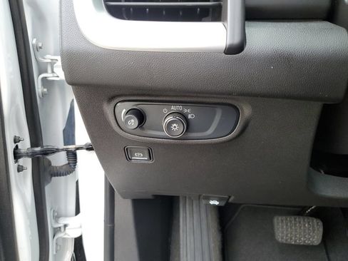 Used 2024 GMC Terrain SLE FWD image 24