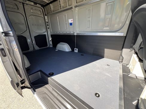 Used 2024 Mercedes-Benz Sprinter 2500 image 17