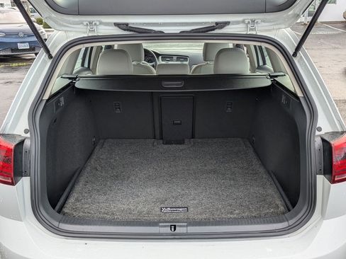 Used 2017 Volkswagen Golf S image 24