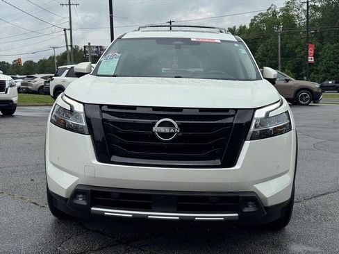 Certified 2022 Nissan Pathfinder SL w/ SL Premium Package FWD image 8