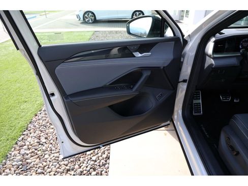 New 2026 Volkswagen Tiguan SE R-Line image 15