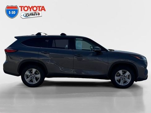 Certified 2021 Toyota Highlander LE FWD image 6