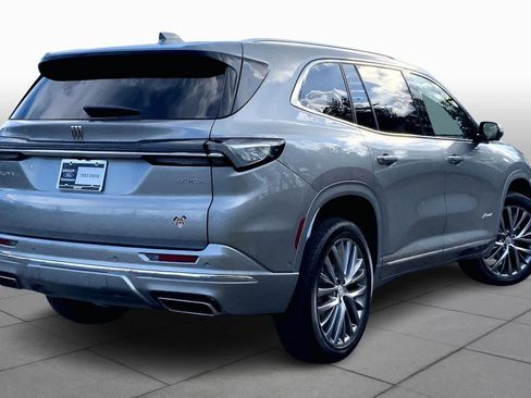 Used 2025 Buick Enclave Avenir w/ Super Cruise Package image 13