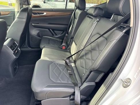 Used 2025 Volkswagen Atlas SE image 16