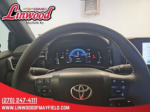 Used 2025 Toyota Camry SE w/ Convenience Package FWD image 23