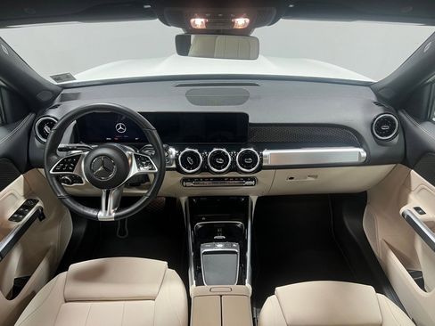 Used 2025 Mercedes-Benz GLB 250 4MATIC image 30