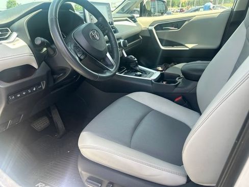 Certified 2019 Toyota RAV4 Limited AWD/4WD image 3