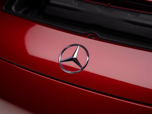 Used 2022 Mercedes-Benz SL 55 AMG 4MATIC w/ Driver Assistance Package image 33