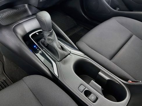 Used 2025 Toyota Corolla LE FWD image 6
