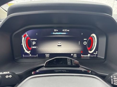 Used 2025 Nissan Rogue SL w/ Tech Package image 14