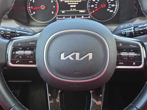 Used 2022 Kia Sorento EX w/ Panoramic Sunroof Package image 21