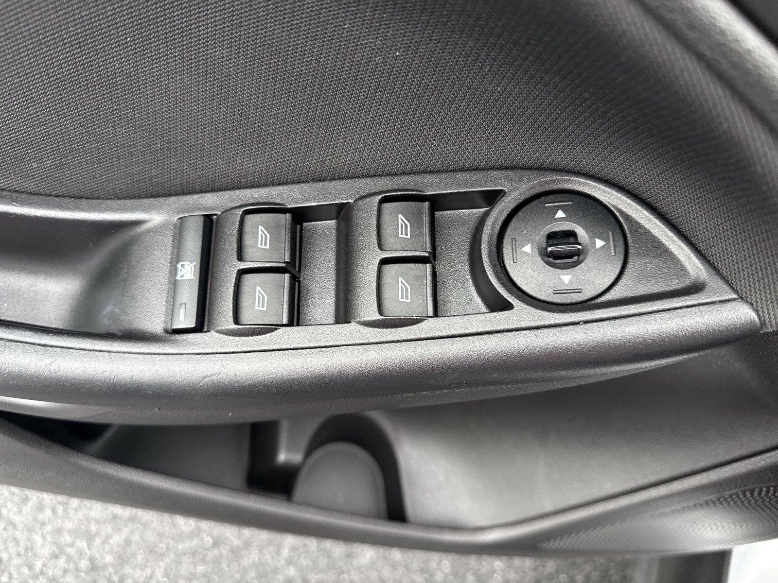 Used 2016 Ford Focus SE w/ SE Power Seat Package FWD image 13