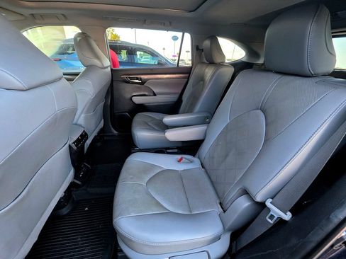 Used 2021 Toyota Highlander Platinum AWD/4WD image 56