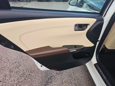 Used 2016 Toyota Avalon Limited w/ Toyota Safety Sense Package image 10