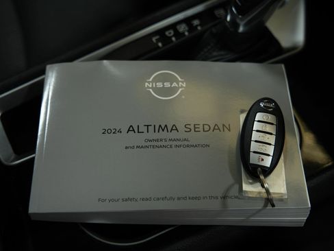 Used 2024 Nissan Altima 2.5 SV image 39