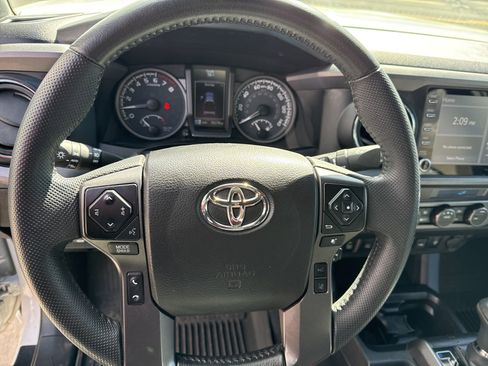 Used 2021 Toyota Tacoma TRD Off-Road w/ Technology Package image 19