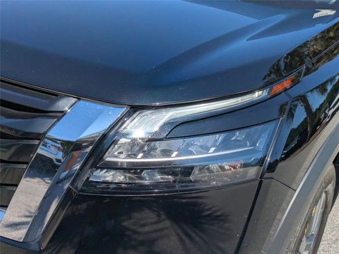 Used 2025 Nissan Pathfinder SV AWD/4WD image 12