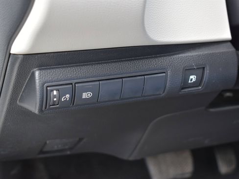 Used 2021 Toyota Corolla LE image 15