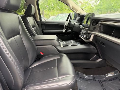 Used 2024 Ford Expedition XLT image 11