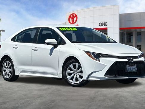 Used 2021 Toyota Corolla LE FWD image 2