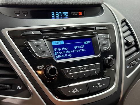 Used 2016 Hyundai Elantra SE image 25