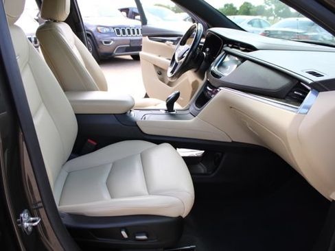 Used 2019 Cadillac XT5 FWD image 44