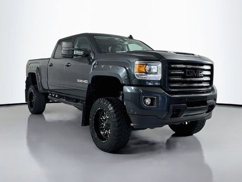 Used 2018 GMC Sierra 3500 SLT AWD/4WD image 3