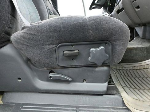 Used 2002 Chevrolet Suburban LS image 39