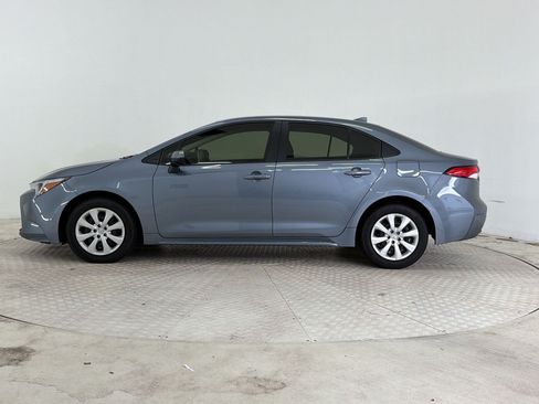 Used 2025 Toyota Corolla LE FWD image 2