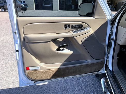 Used 2005 Chevrolet Avalanche Z71 w/ Sun And Sound Package AWD/4WD image 9
