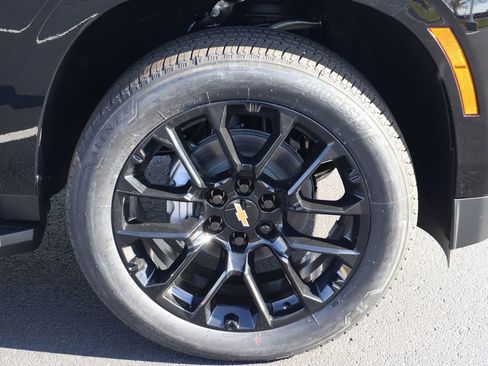 New 2026 Chevrolet Suburban LS image 11