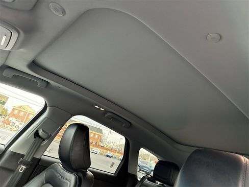 Used 2022 Lincoln Corsair AWD w/ Premium Package image 19