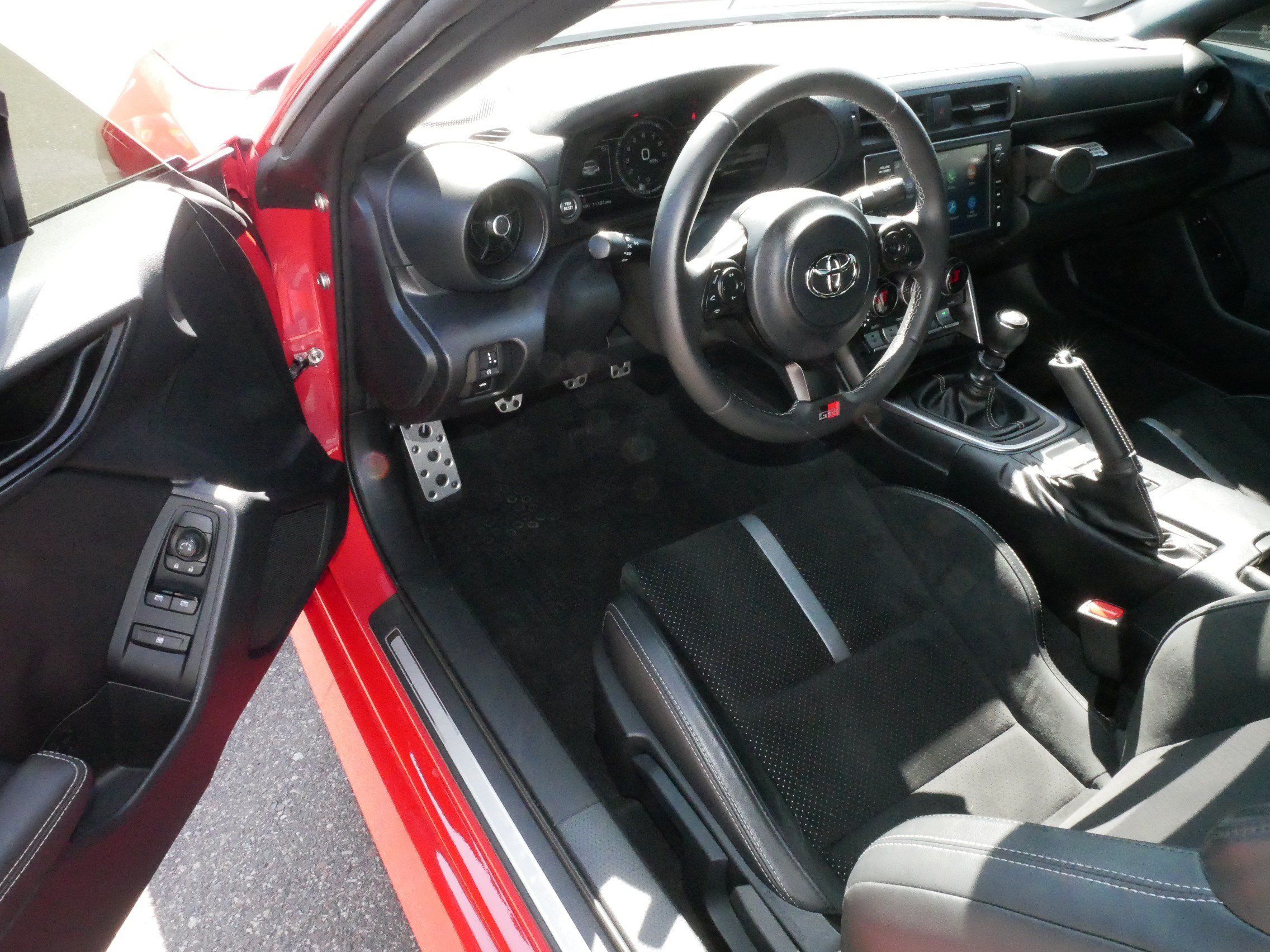 Used 2023 Toyota GR86 Premium w/ ALL Weather Mat Package (TMS) RWD image 9