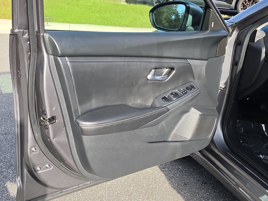 Used 2024 Nissan Sentra SV FWD image 16