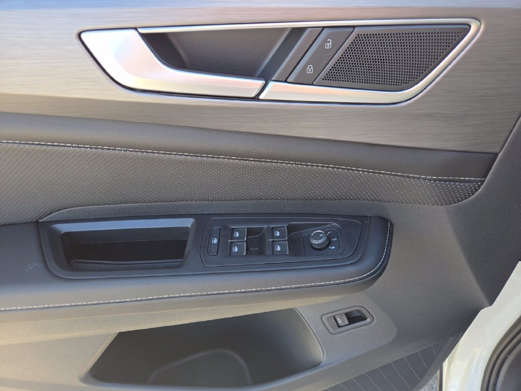 New 2025 Volkswagen Atlas Cross Sport SE FWD image 9