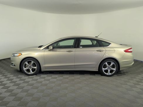 Used 2015 Ford Fusion SE w/ Equipment Group 201A FWD image 4
